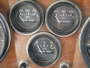 Ferrari 365 GT 2+2 Veglia gauges